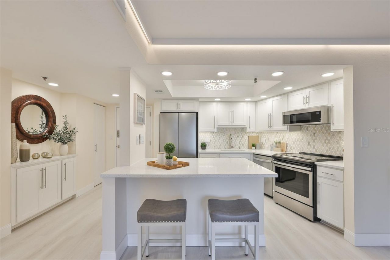 7430 Sunshine Skyway Lane S, Unit 305, Saint Petersburg, FL 33711 Photo