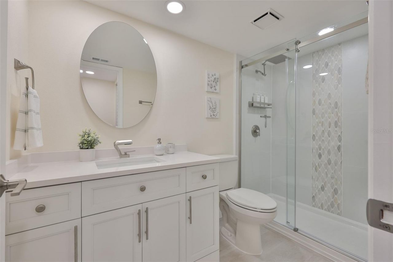 7430 Sunshine Skyway Lane S, Unit 305, Saint Petersburg, FL 33711 Photo