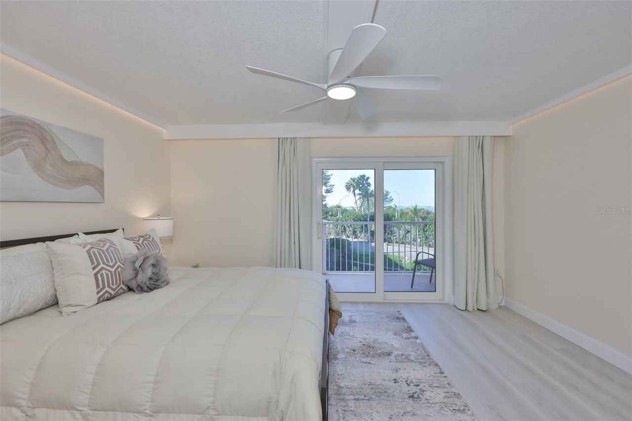 7430 Sunshine Skyway Lane S, Unit 305, Saint Petersburg, FL 33711 Photo