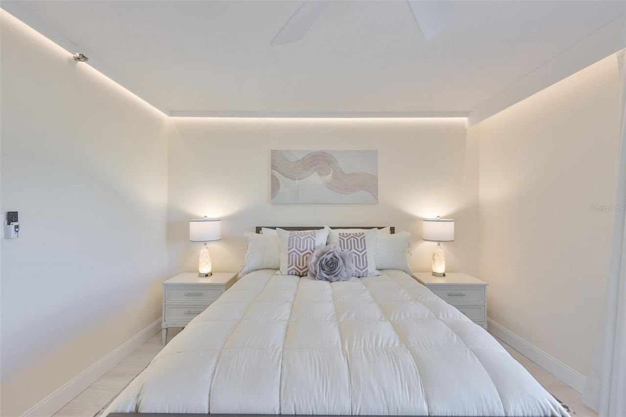 7430 Sunshine Skyway Lane S, Unit 305, Saint Petersburg, FL 33711 Photo