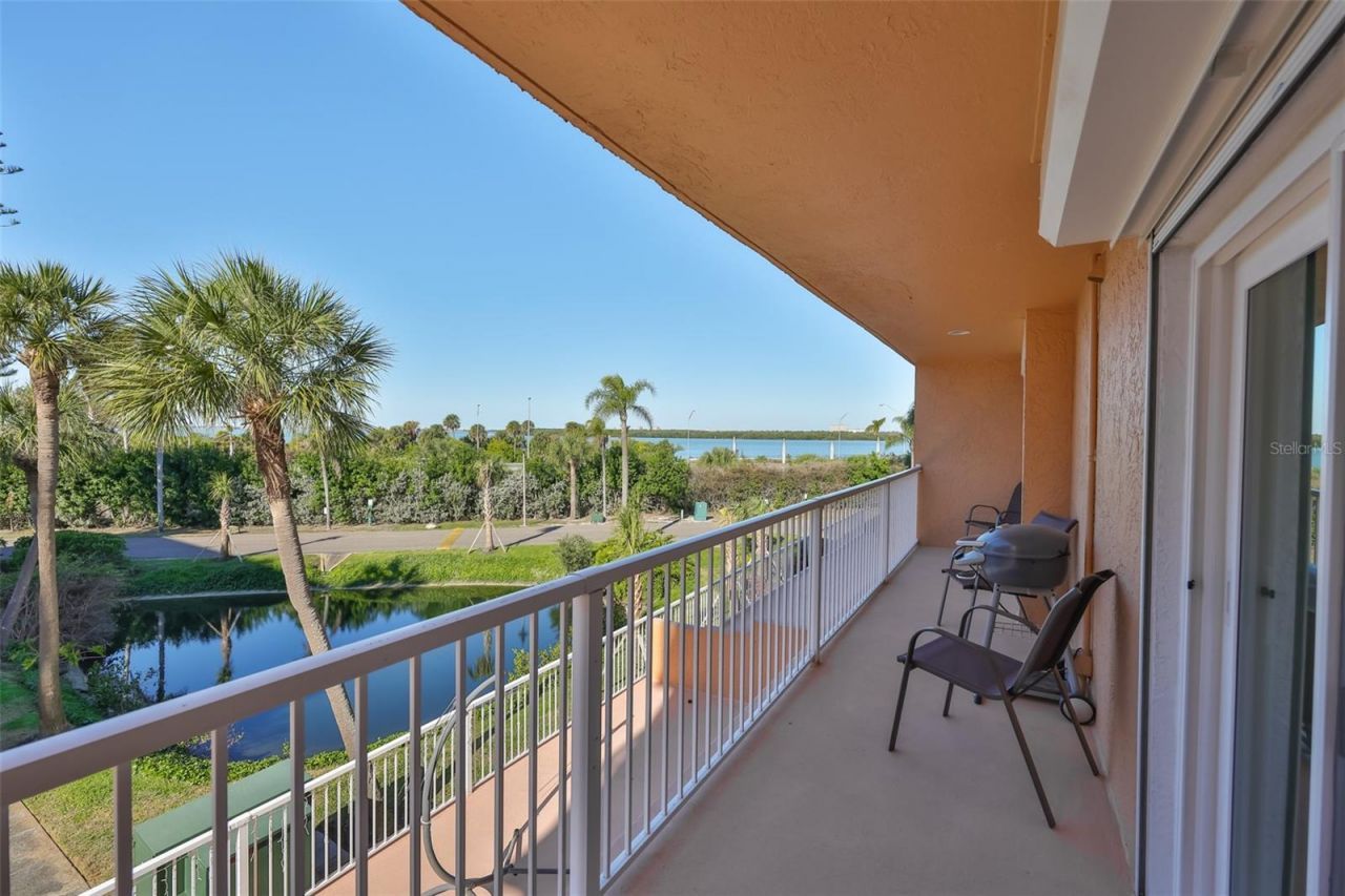 7430 Sunshine Skyway Lane S, Unit 305, Saint Petersburg, FL 33711 Photo