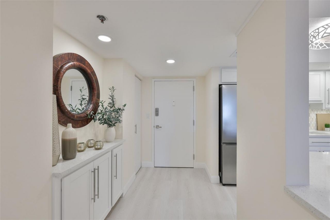 7430 Sunshine Skyway Lane S, Unit 305, Saint Petersburg, FL 33711 Photo