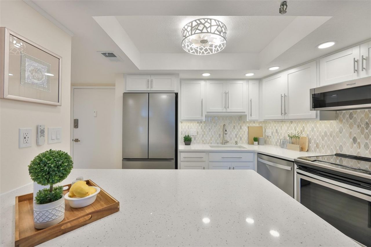 7430 Sunshine Skyway Lane S, Unit 305, Saint Petersburg, FL 33711 Photo