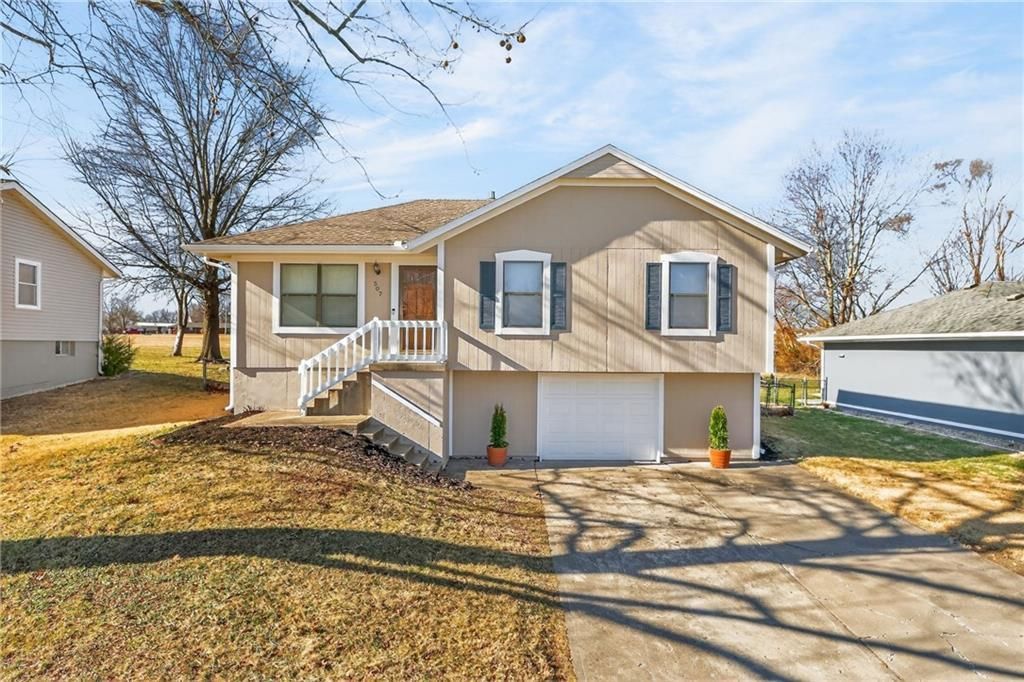 507 Poplar Street, Peculiar, MO 64078 Main Photo