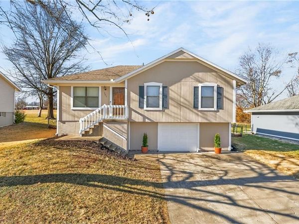 507 Poplar Street, Peculiar, MO 64078