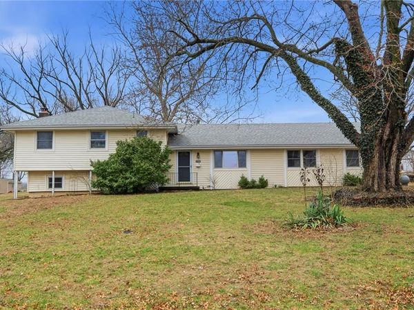 15794 151st Street, Bonner Springs, KS 66012
