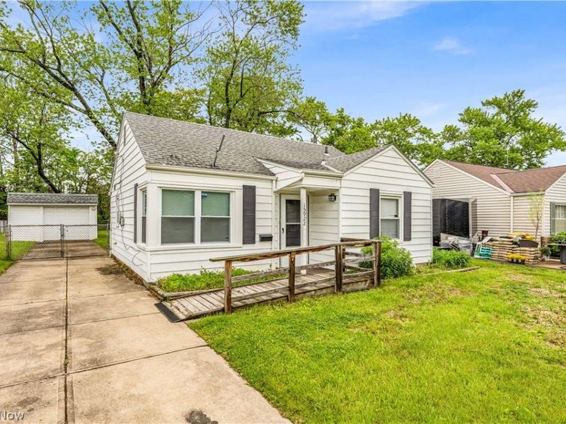 15922 Eleanore Drive, Cleveland, OH 44135 Photo 2