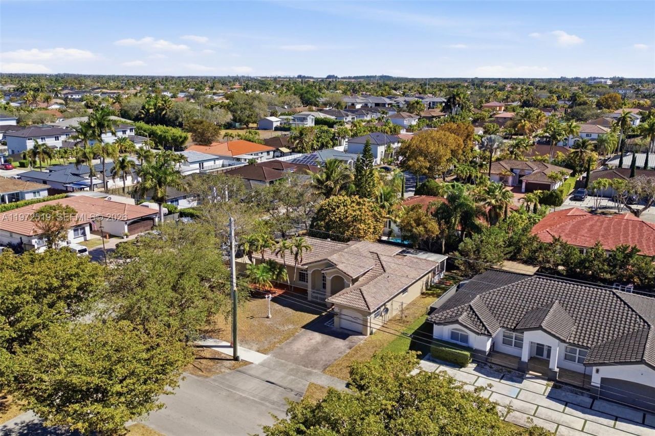 18049 SW 152nd Ave , Miami, FL 33187 Photo