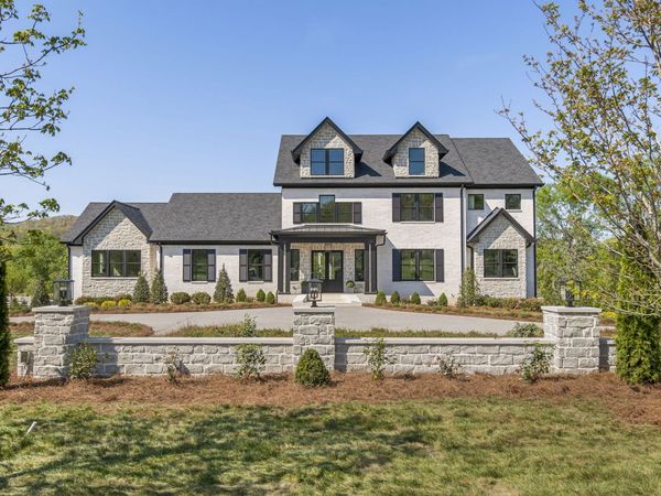 102 Steeplechase Ln, Nashville, TN 37221