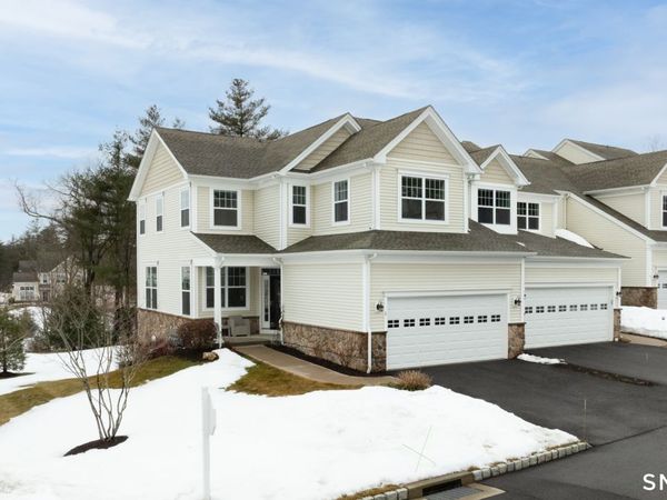 1 Arrowwood, Unit 1, Middlebury, CT 06762