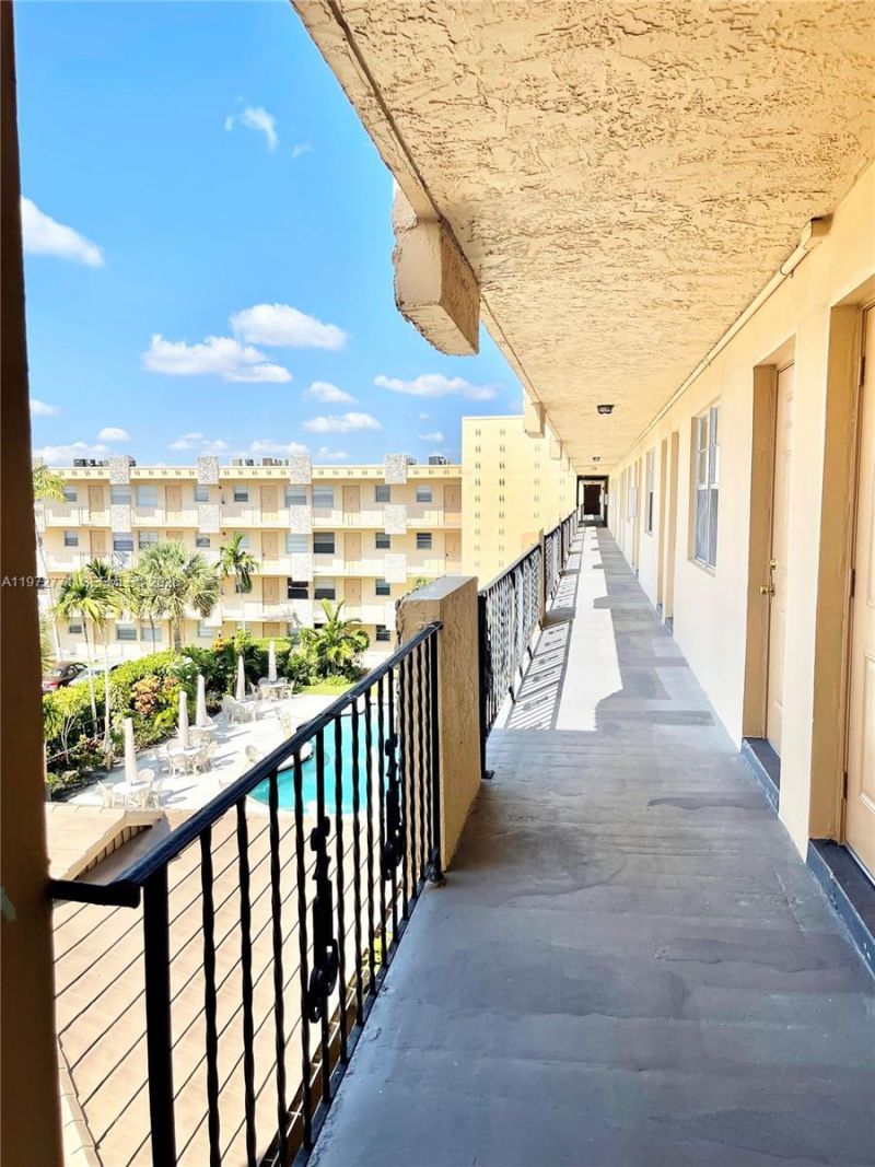 2145 Pierce St, Unit 421, Hollywood, FL 33020 Photo
