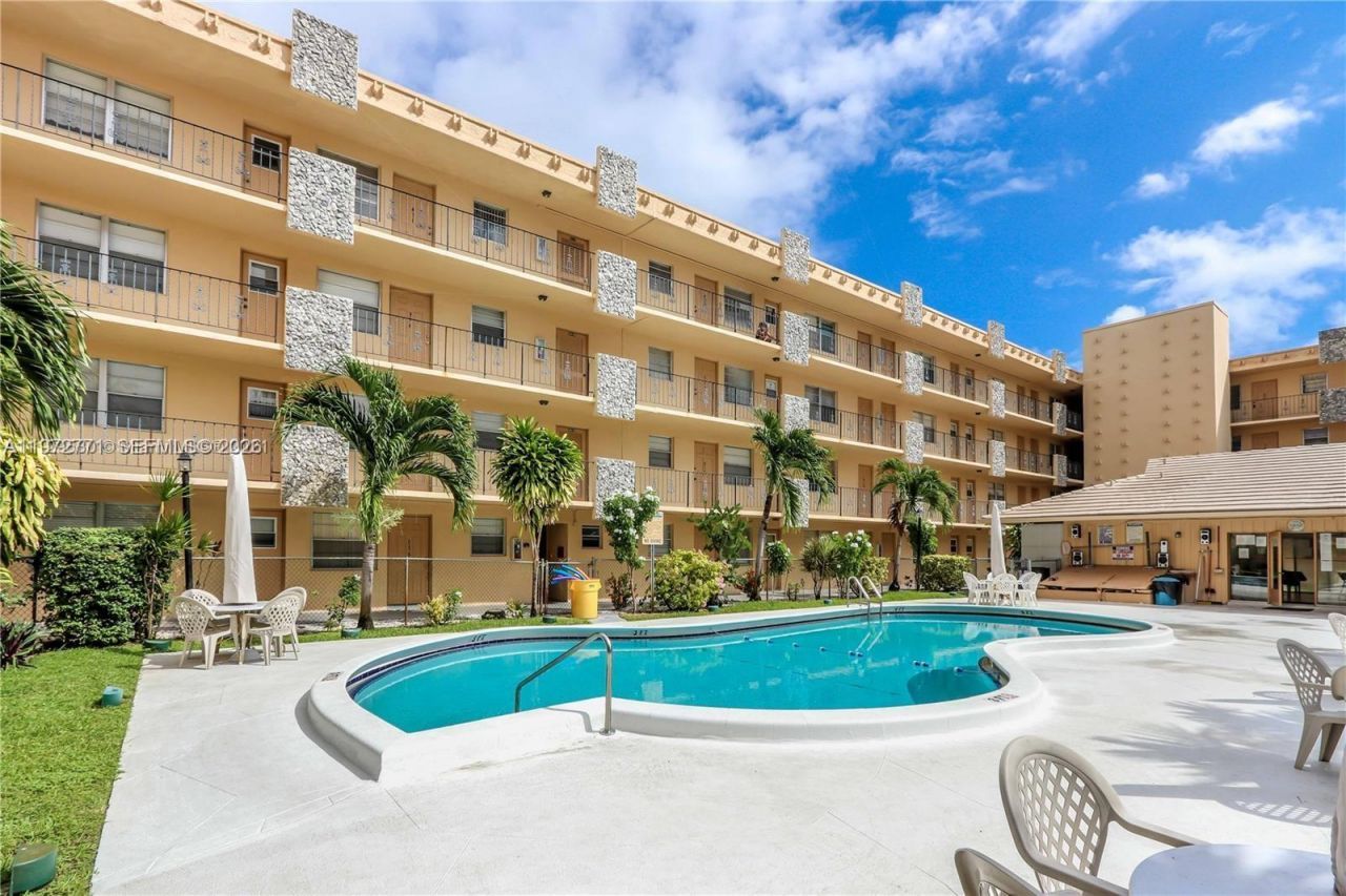 2145 Pierce St, Unit 421, Hollywood, FL 33020 Photo