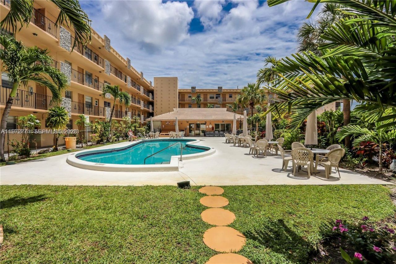 2145 Pierce St, Unit 421, Hollywood, FL 33020 Photo