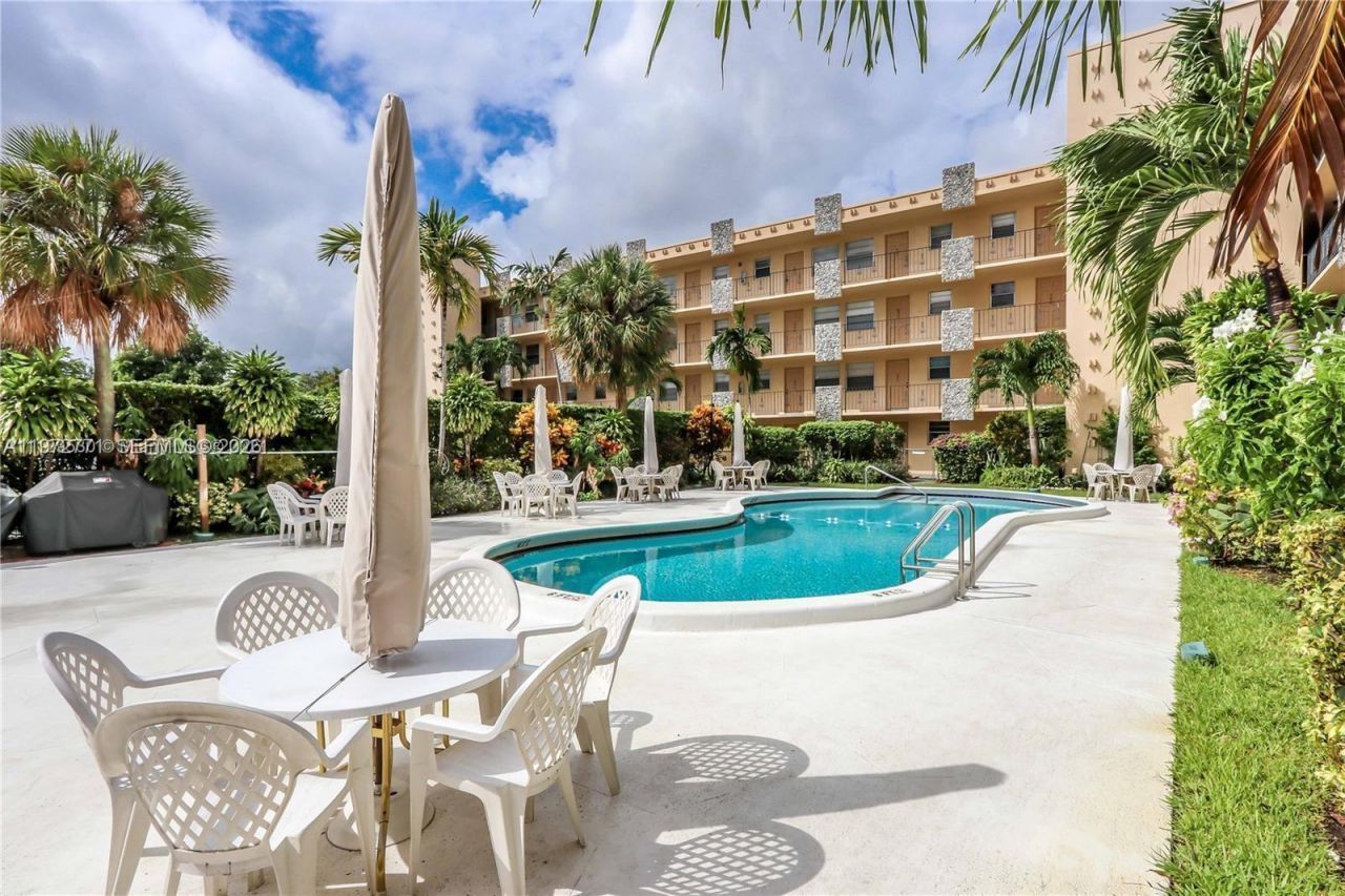 2145 Pierce St, Unit 421, Hollywood, FL 33020 Photo