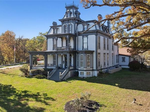 11069 New London Gravel Rd , Hannibal, MO 63401