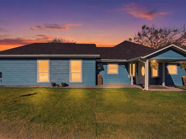 2808 Sky Harbour Drive, Granbury, TX 76049