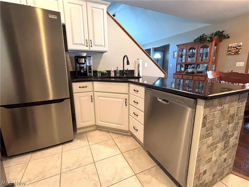 147 Village Court, Columbiana, OH 44408 Photo 11