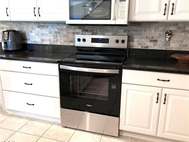 147 Village Court, Columbiana, OH 44408 Photo 12