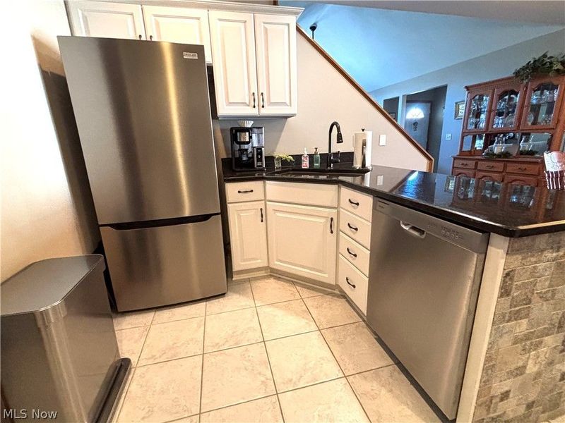 147 Village Court, Columbiana, OH 44408 Photo 12