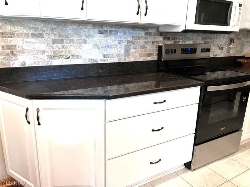 147 Village Court, Columbiana, OH 44408 Photo 13