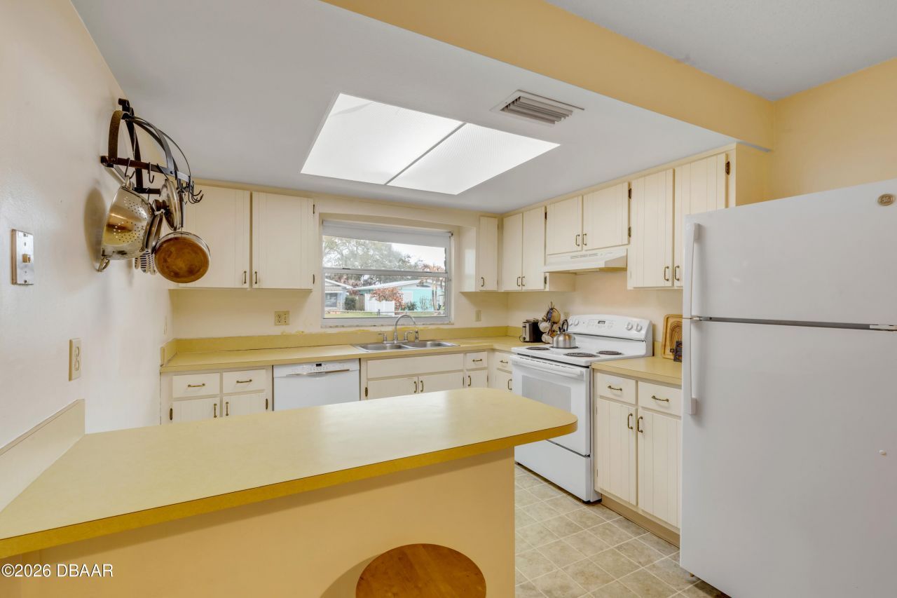 622 Goodwin Avenue, New Smyrna Beach, FL 32169 Photo