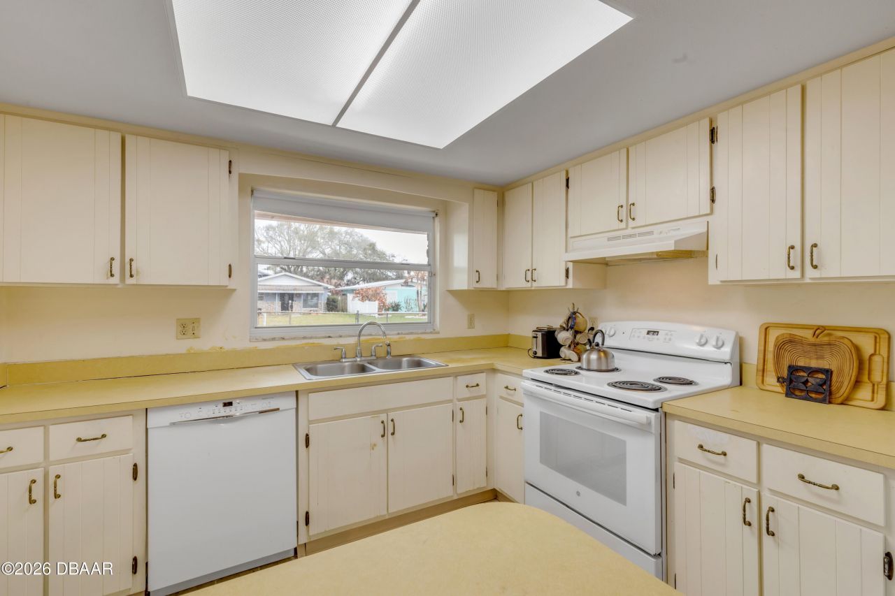 622 Goodwin Avenue, New Smyrna Beach, FL 32169 Photo