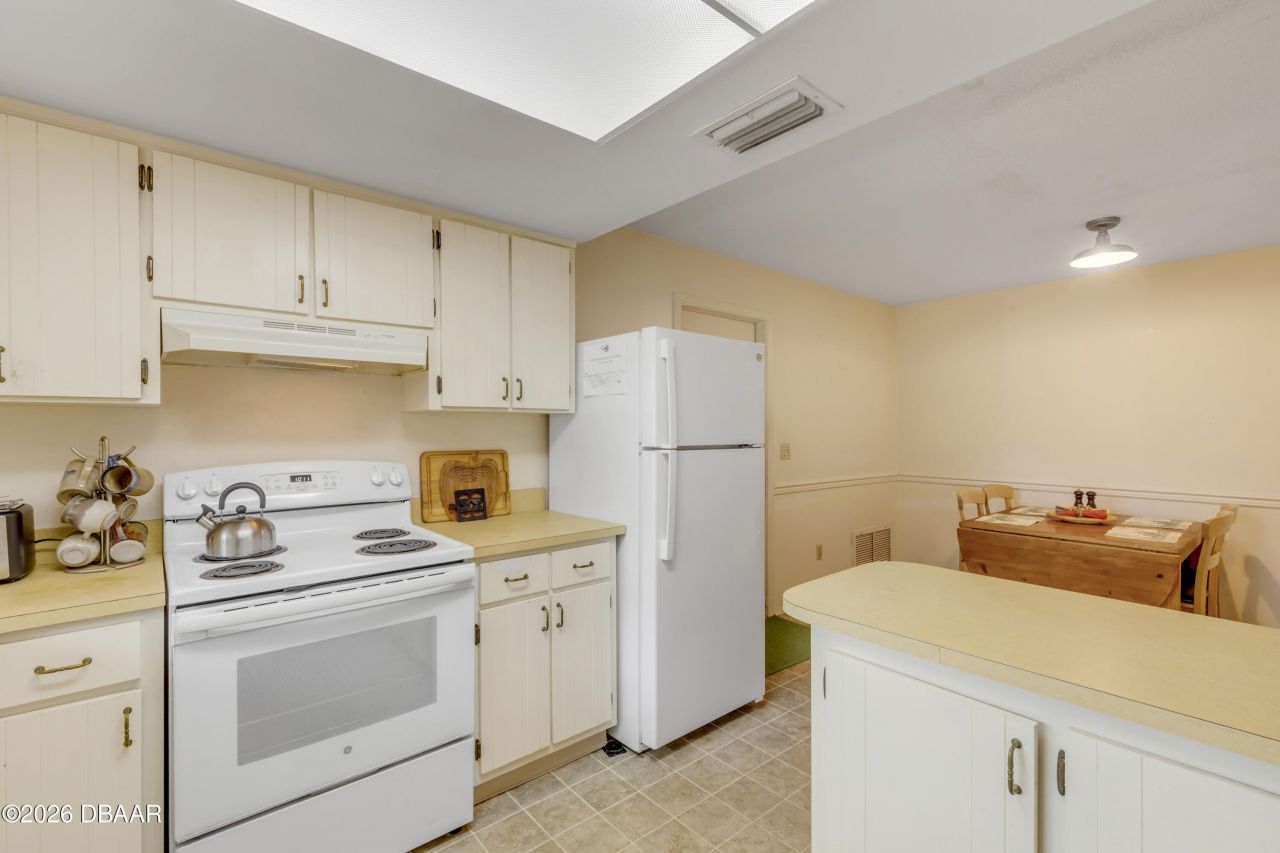 622 Goodwin Avenue, New Smyrna Beach, FL 32169 Photo