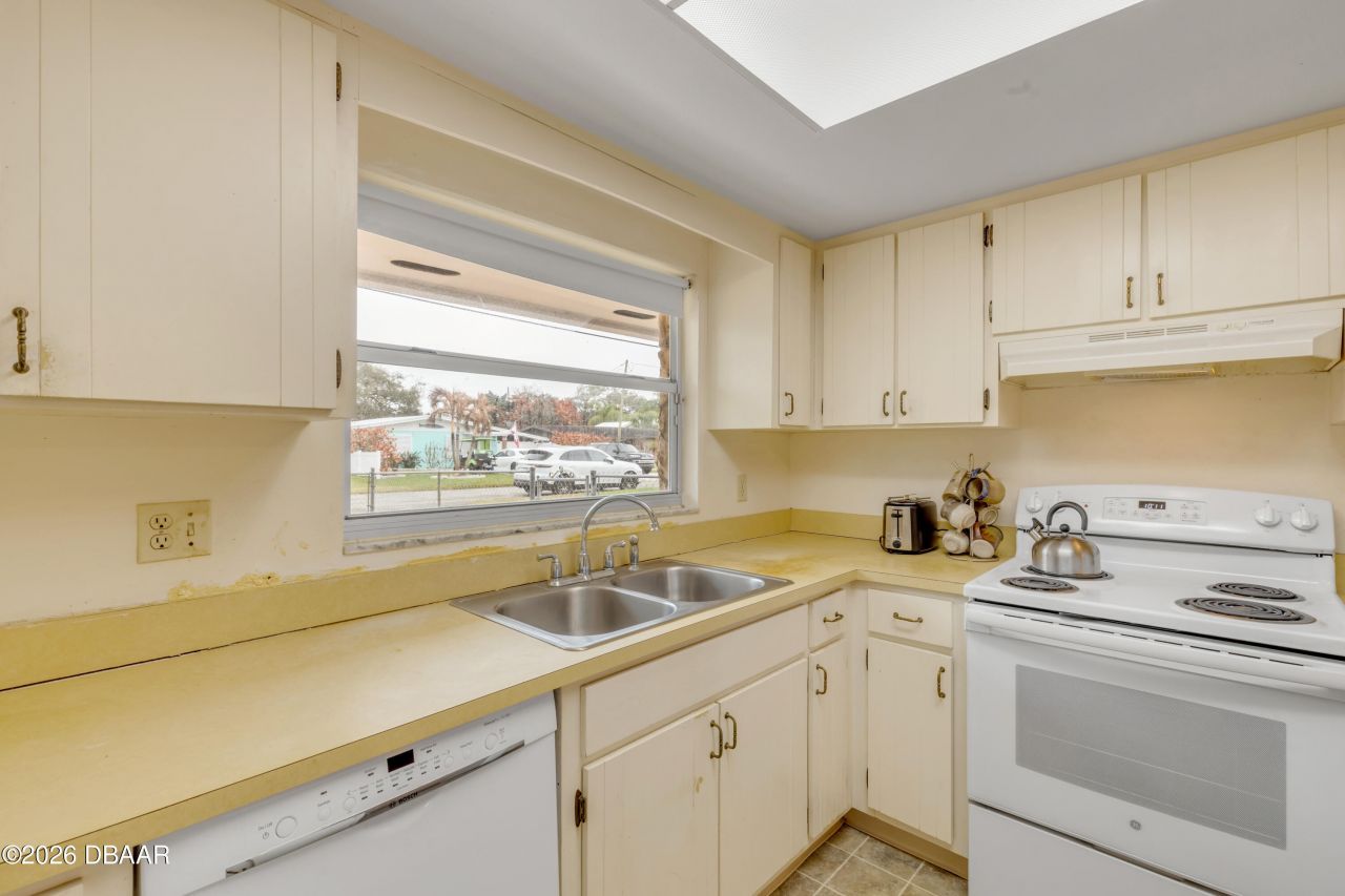 622 Goodwin Avenue, New Smyrna Beach, FL 32169 Photo