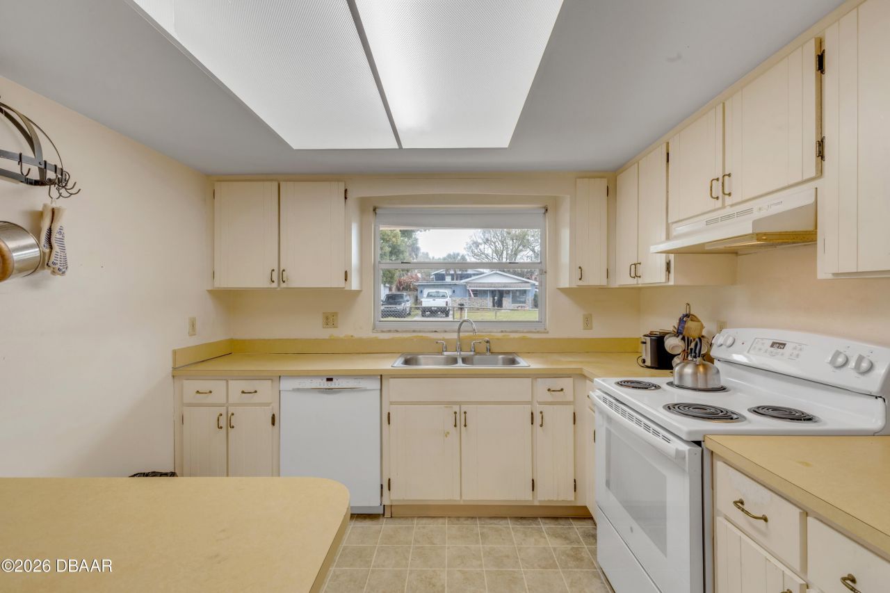 622 Goodwin Avenue, New Smyrna Beach, FL 32169 Photo