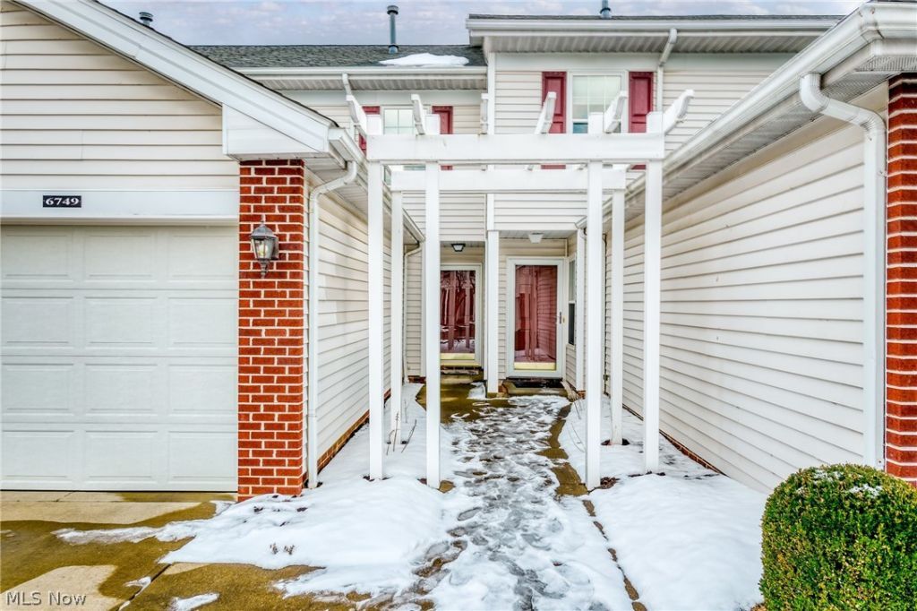 6749 Rockridge Court, Middleburg Heights, OH 44130 Main Photo