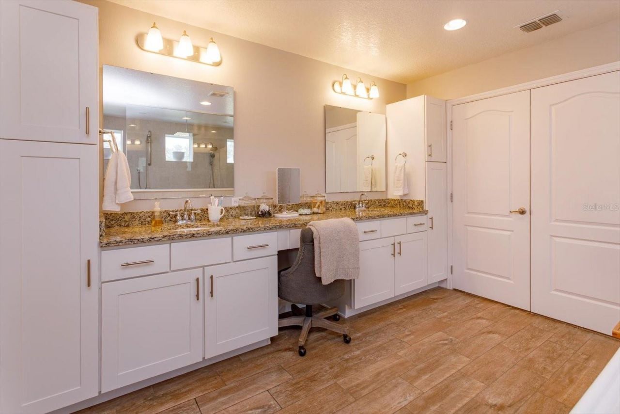 30339 Plymouth Creek Circle, Sorrento, FL 32776 Photo