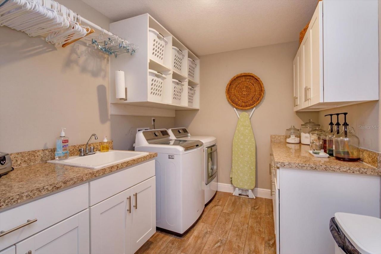 30339 Plymouth Creek Circle, Sorrento, FL 32776 Photo