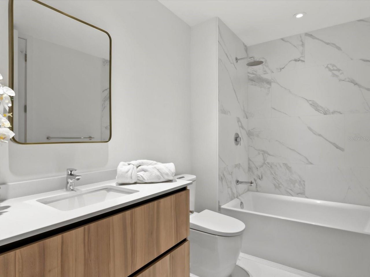 1020 Sunset Point Road, Unit 213, Clearwater, FL 33755 Photo