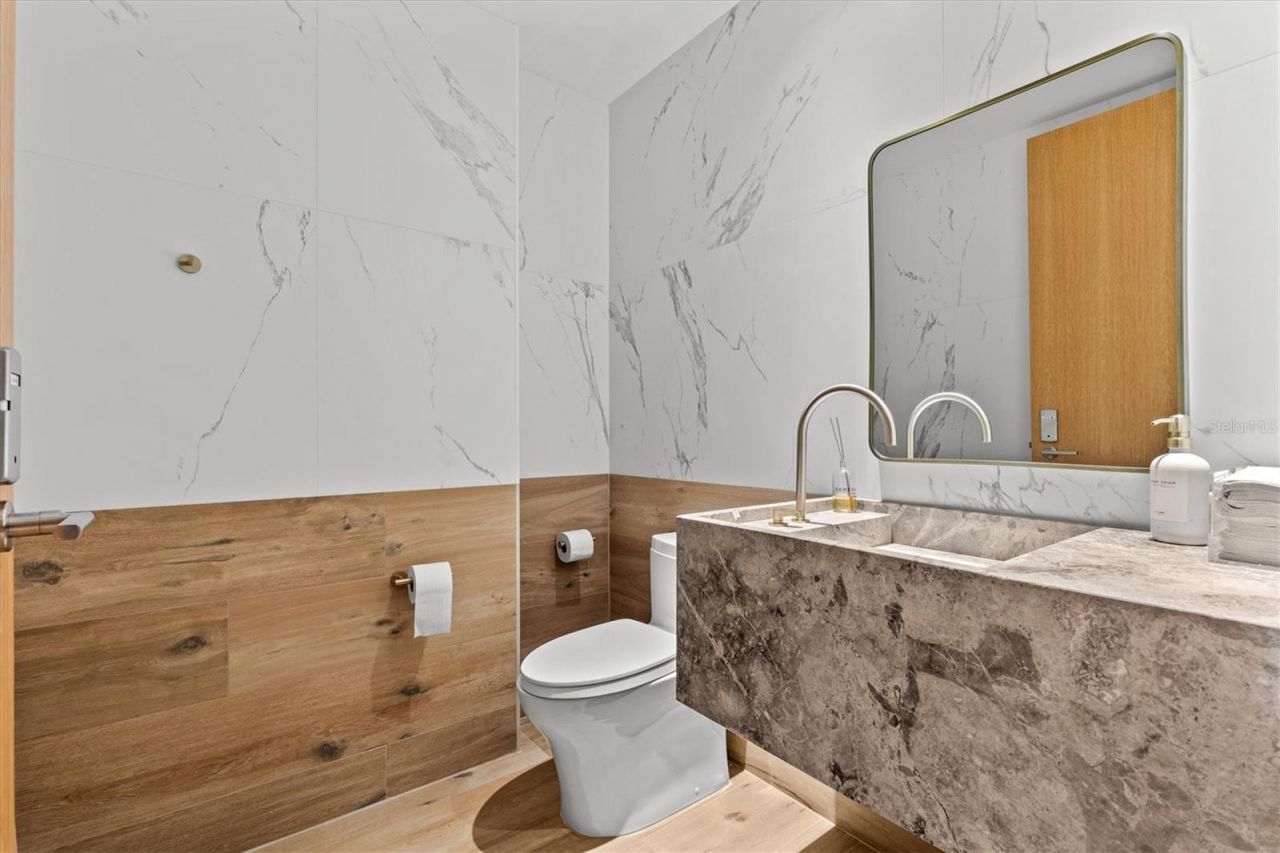 1020 Sunset Point Road, Unit 213, Clearwater, FL 33755 Photo