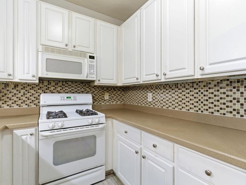 986 Shaula Drive , Columbus, OH 43240 Photo 8