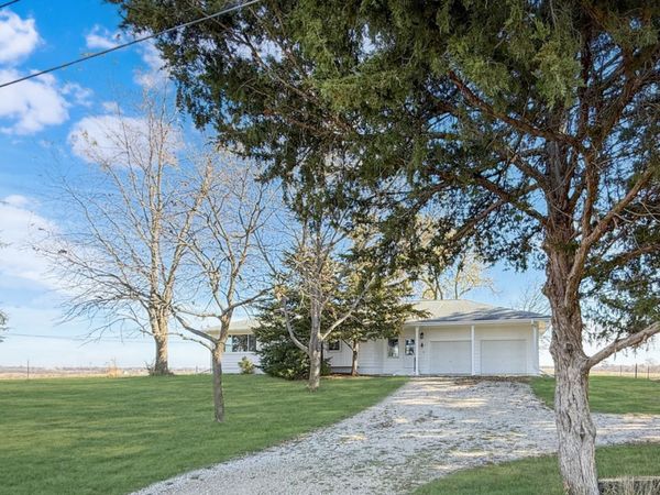 1165 N Henderson Road, Freeport, IL 61032