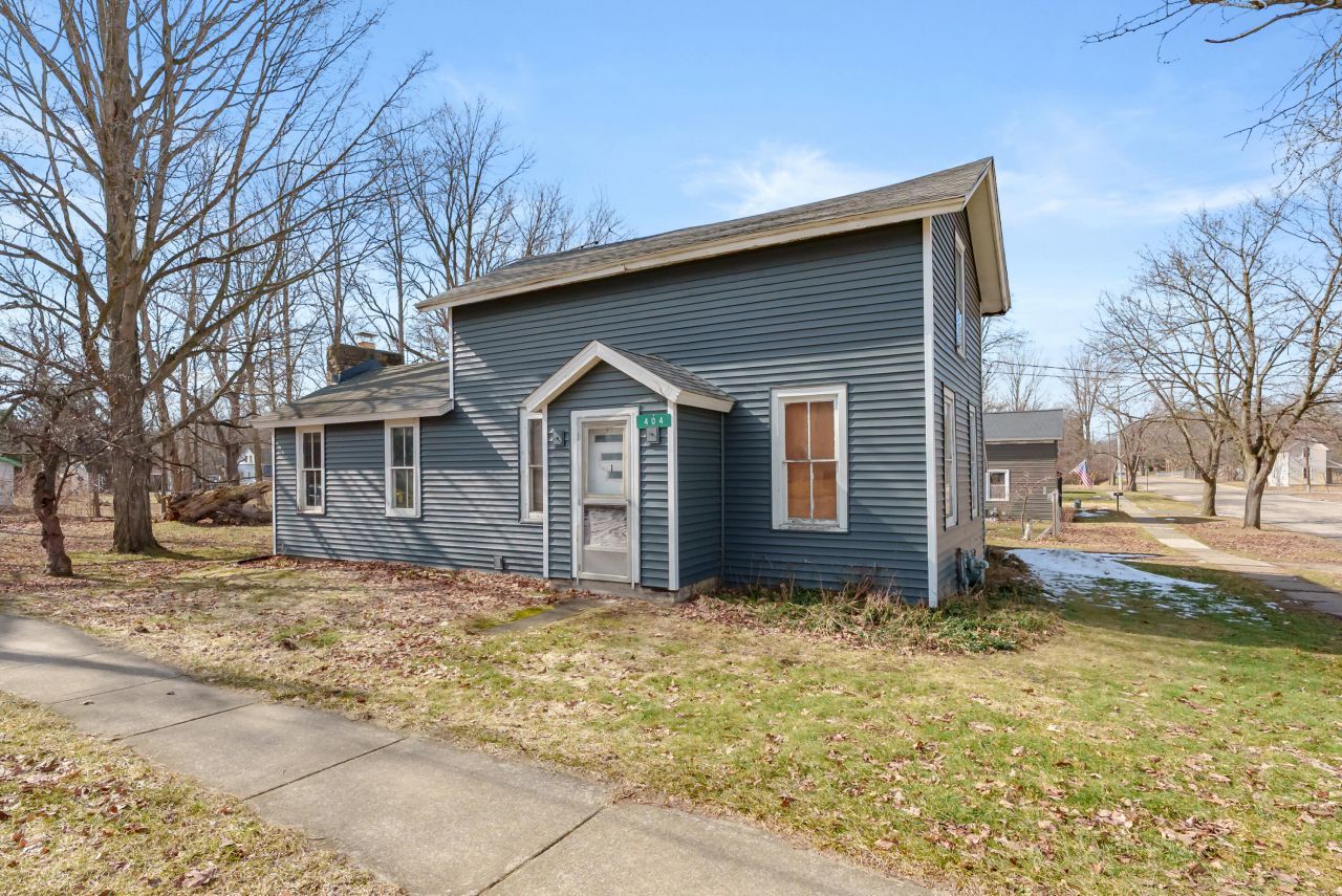 404 Park Street, Plainwell, MI 49080 Main Photo
