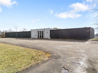 2600 25th Street NE, Canton, OH 44705