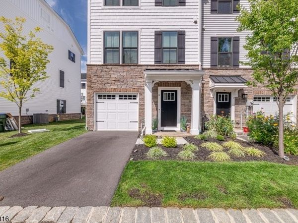 6 Saw Mill Cir, Hackettstown, NJ 07840