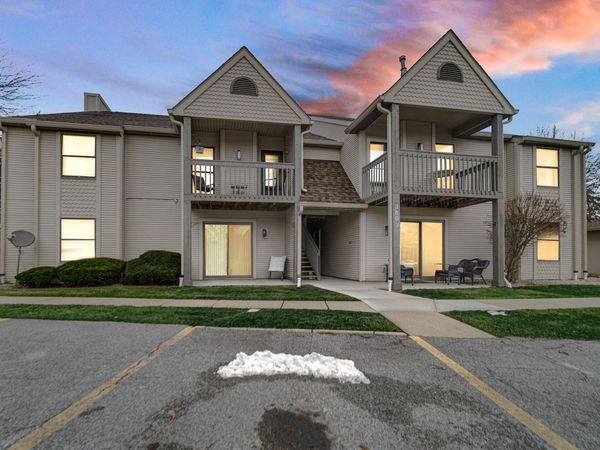 3603 Timberbridge Drive, Unit E, Valparaiso, IN 46383