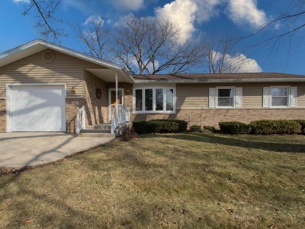 905 Sand St, Watertown, WI 53098