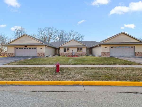 1016 Pheasant Ln, Unit 1018, Horicon, WI 53032