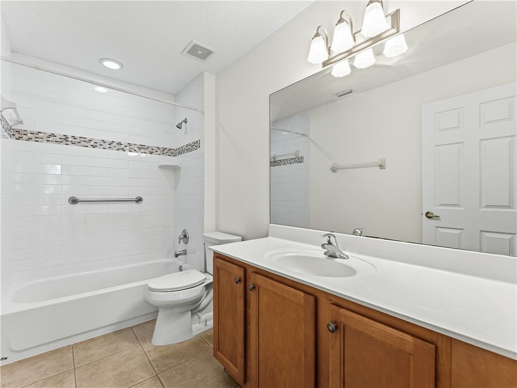 504 7th Square, Unit 103, Vero Beach, FL 32962 Photo