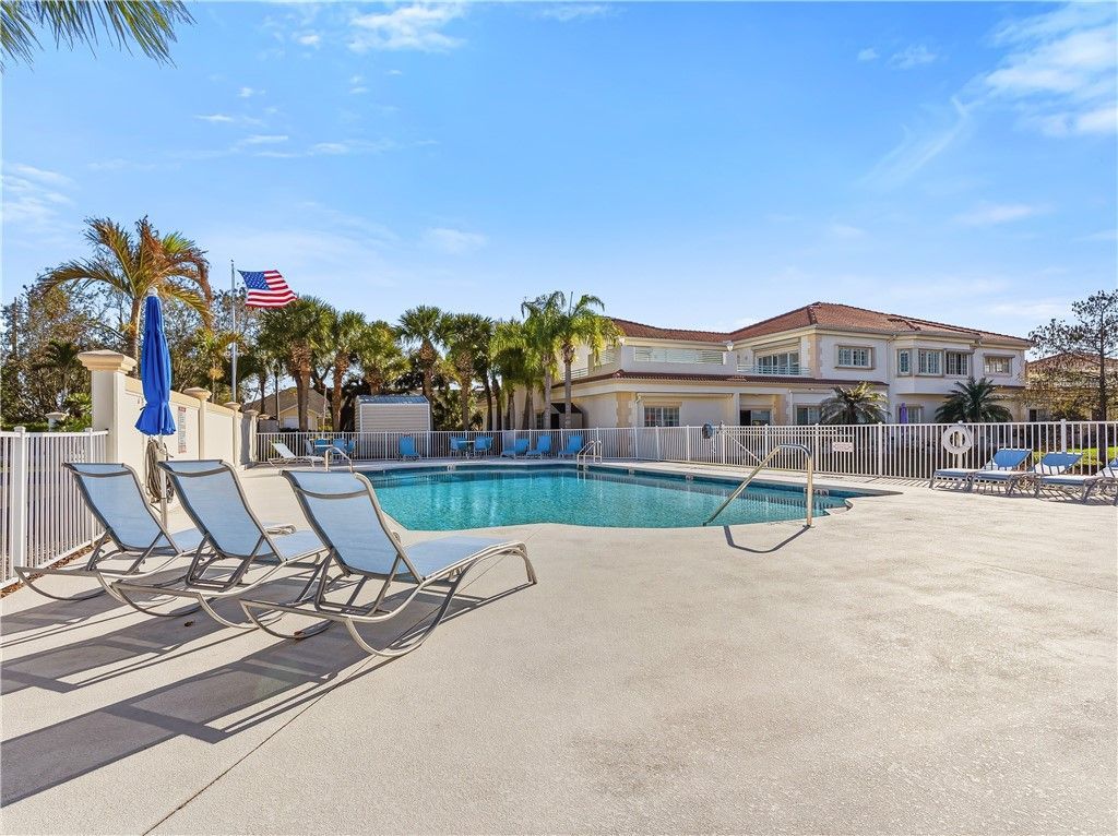 504 7th Square, Unit 103, Vero Beach, FL 32962 Photo