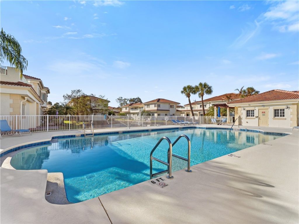 504 7th Square, Unit 103, Vero Beach, FL 32962 Photo