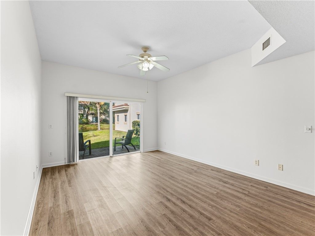 504 7th Square, Unit 103, Vero Beach, FL 32962 Photo