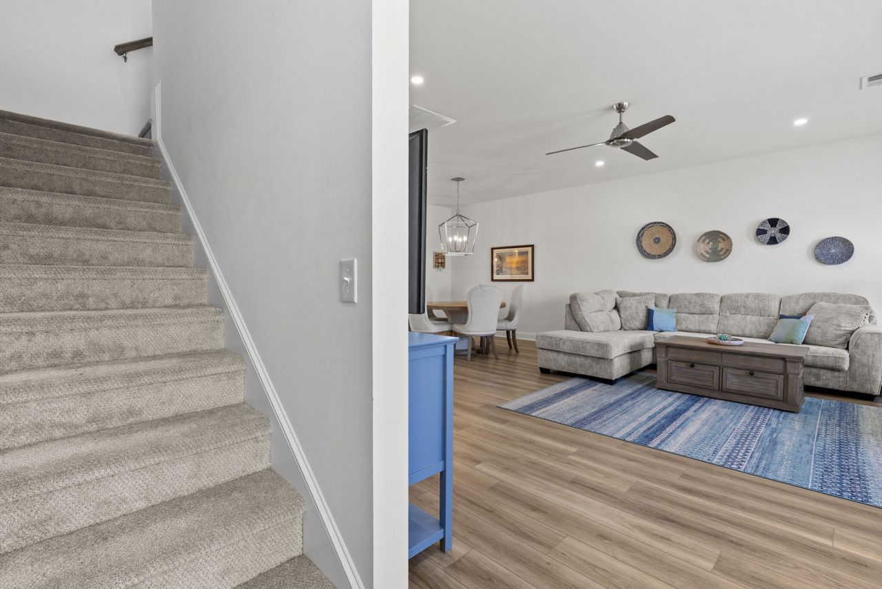 635 N Laurel Street Photo 11