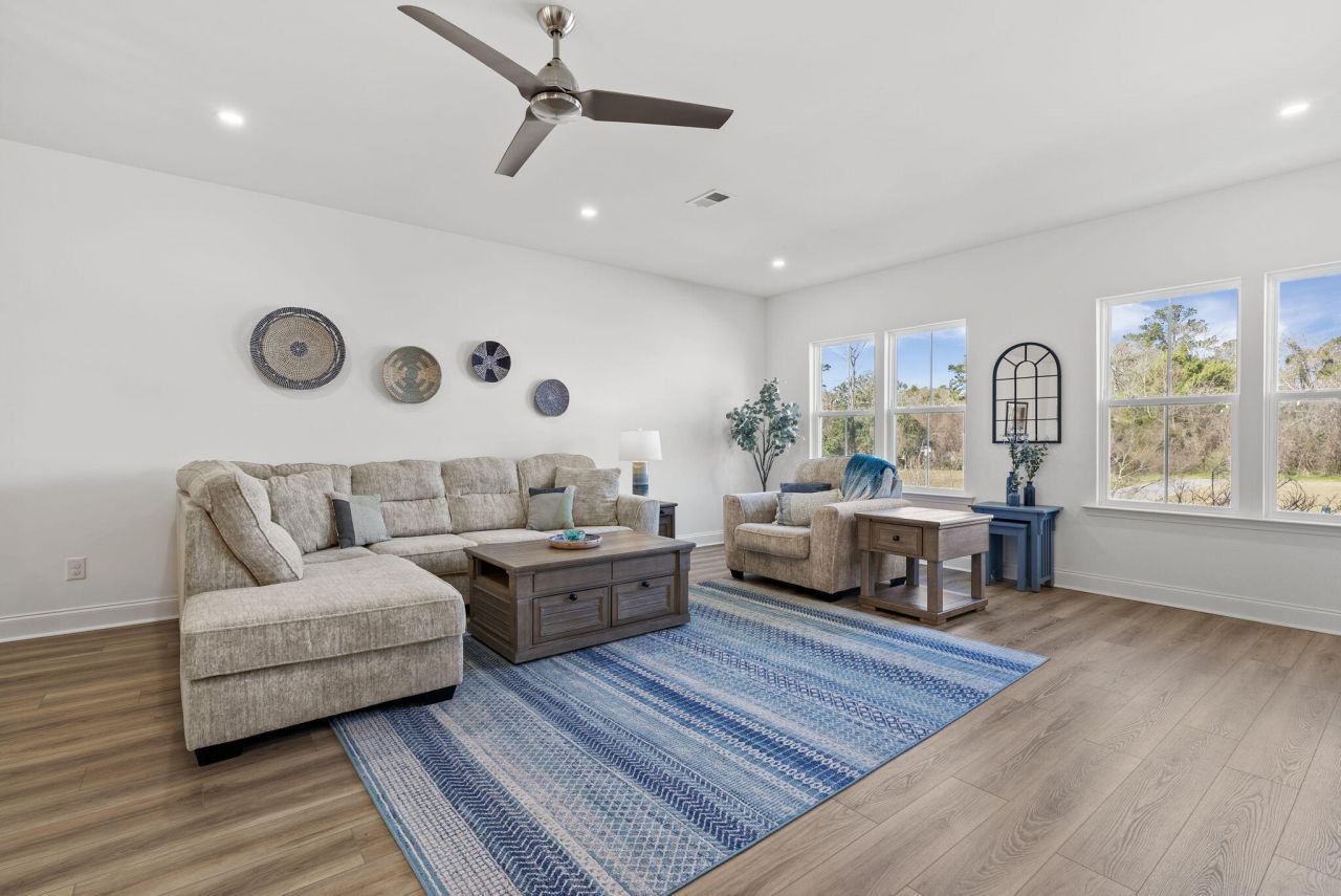 635 N Laurel Street Photo 12