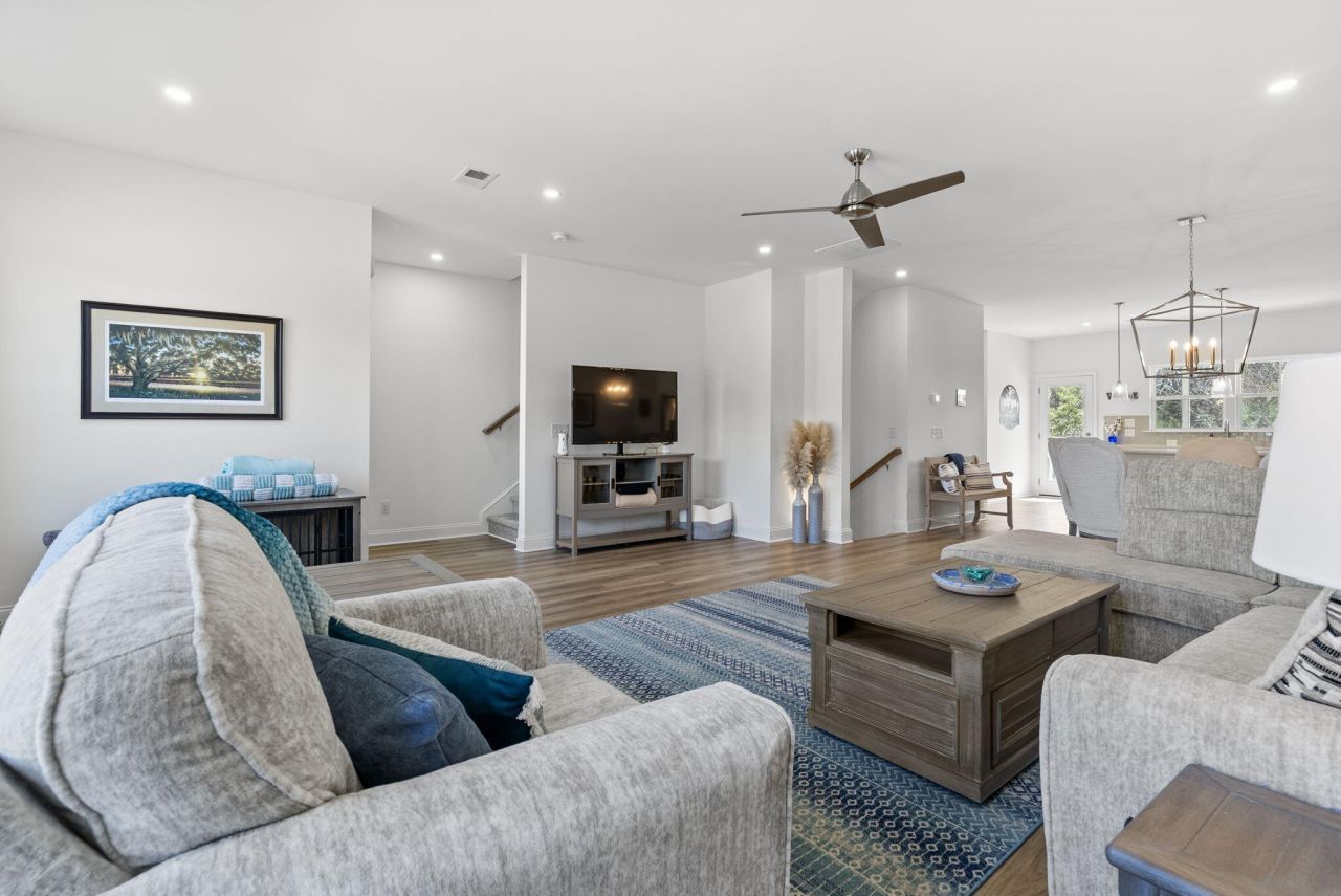 635 N Laurel Street Photo 14