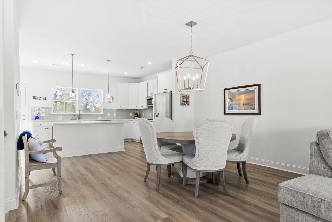 635 N Laurel Street Photo 16